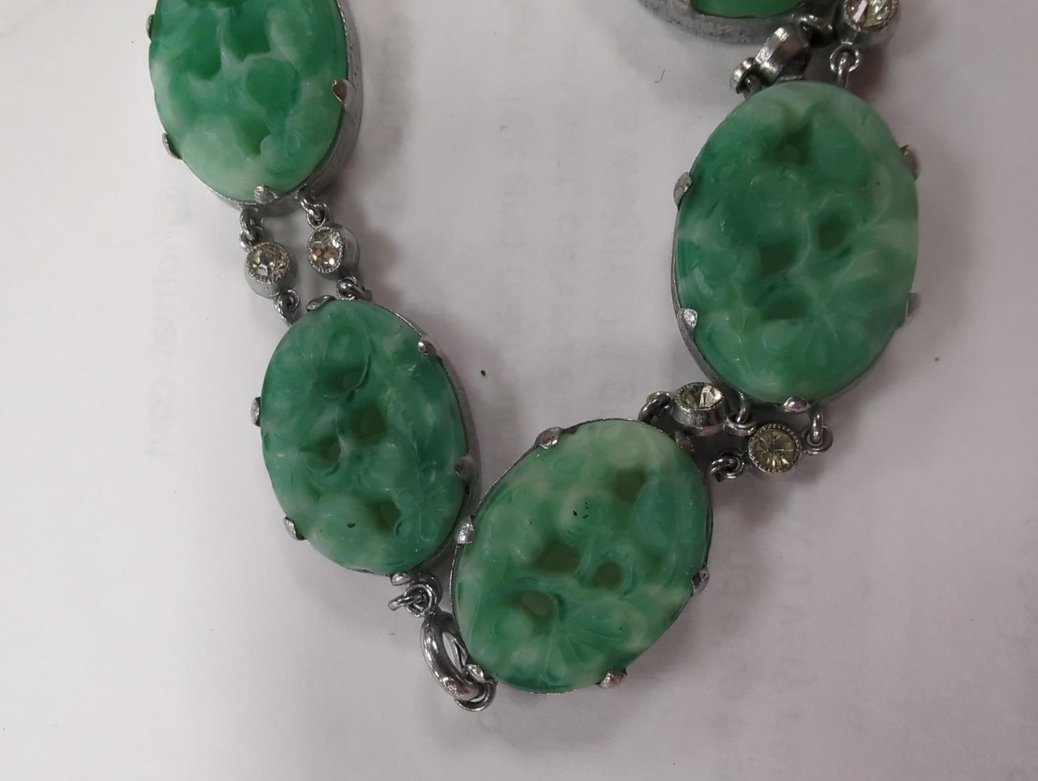 A mixed collection of mainly Chinese jade, simulated jade or hardstone jewellery, including pendant, etc.